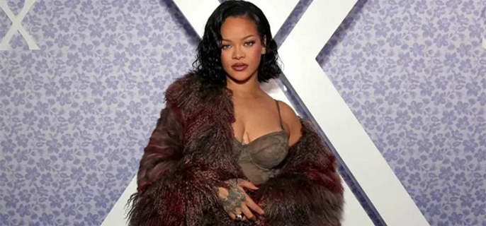 Rihanna Scolded by Fellow Concertgoer at Mariah Carey Concert 1