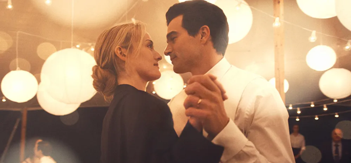 JFK Jr. and Carolyn Bessette Kennedy’s Tragic Romance Unfolds in ‘Love Story’ Trailer 1