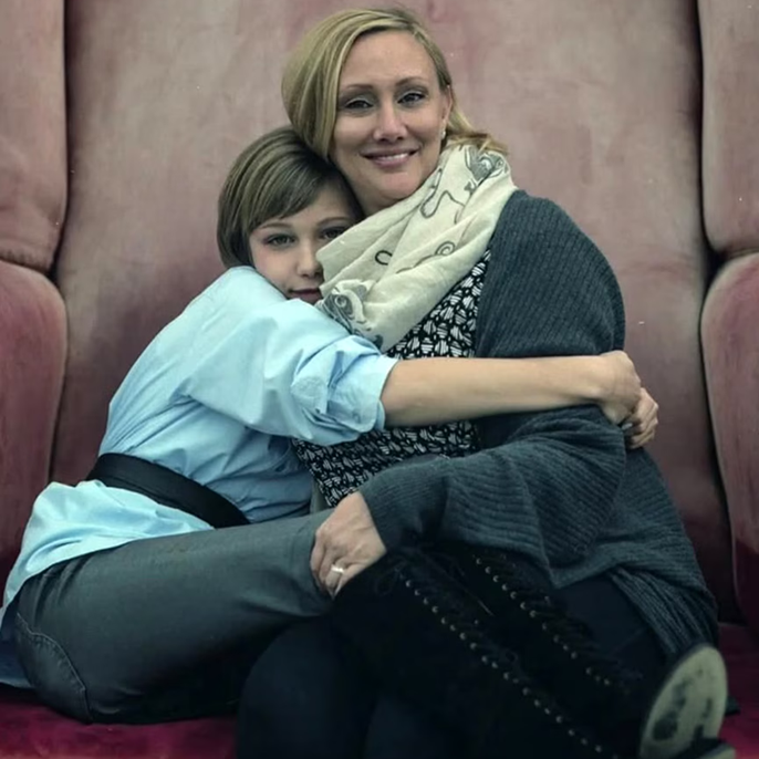 Grace VanderWaal Shares Mom Tina VanderWaal Has Died After Cancer Battle