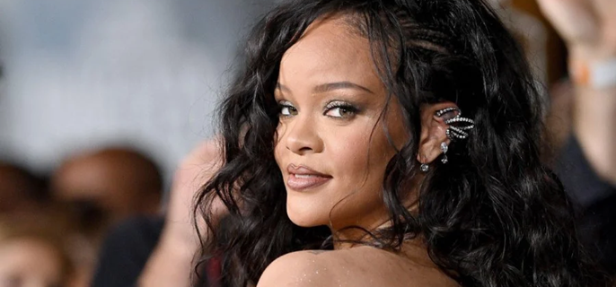 Rihanna hit by hotel door in New York, jokes with bodyguard afterward 1
