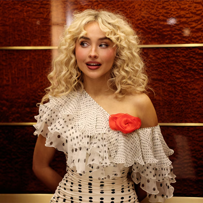Sabrina Carpenter Channels Carrie Bradshaw in Hilarious SNL Teaser