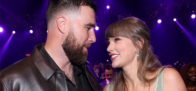 iHeartRadio Music Awards: Taylor Swift Flashes Ring to Travis Kelce During