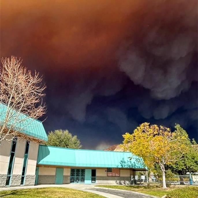 Plumes of panic: Castaic Lake blaze brings chaos to I-5 commuters and locals alike