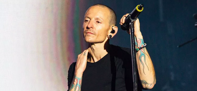 Linkin Park's Chester Bennington Faced 'Hour-by-Hour' Addiction Battle Before Death, as Detailed in New Book 1