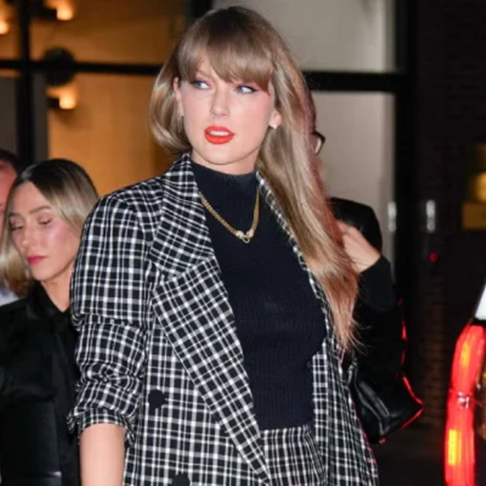 Taylor Swift sparks backlash for 'English teacher' comment