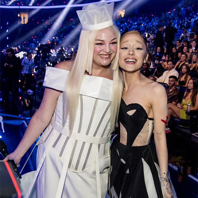 VMAs 2025: Ariana Grande Hilariously Reacts to Pal Megan Stalter Being ID'd as Kesha in Their Photo