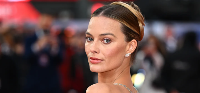 Naked Dressing Hits New Peak as Margot Robbie Bares Her Butt and Dakota Johnson Strips Down 1