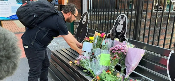 Fans gather at landmarks as city mourns Ozzy 1