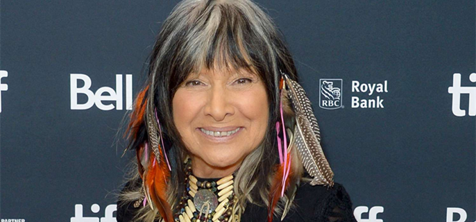 Oscar-Winning Singer Buffy Sainte-Marie Stripped of Her Order of Canada Honor After Indigenous Heritage Scandal 1