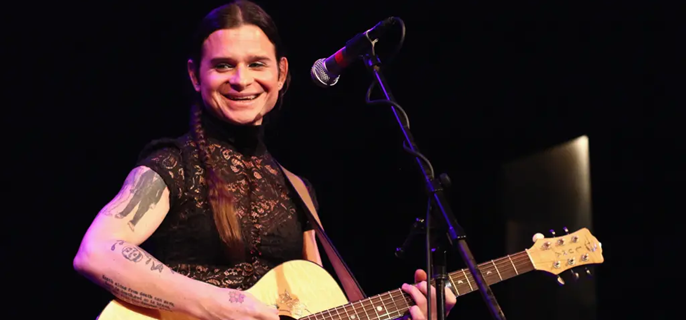 Rock singer says he's a man again 11 years after coming out as trans woman 1