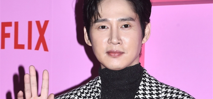 'Squid Game' actor Park Sung-hoon tearfully apologizes for posting explicit content 1