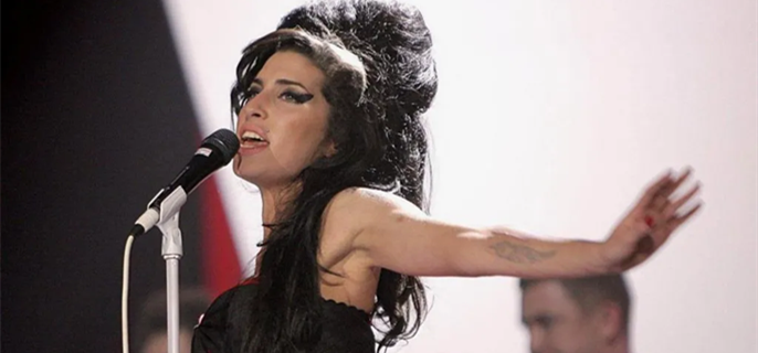 Amy Winehouse's dad loses court case over auction 1
