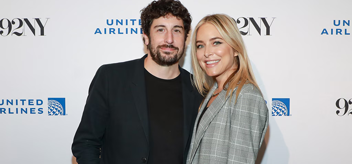 Jason Biggs and Jenny Mollen Break Up After 18 Years of Marriage  1
