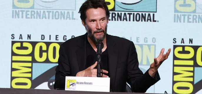 Keanu Reeves Thanks His Mom for “Life, for Storytelling, for Love” at Comic-Con 1