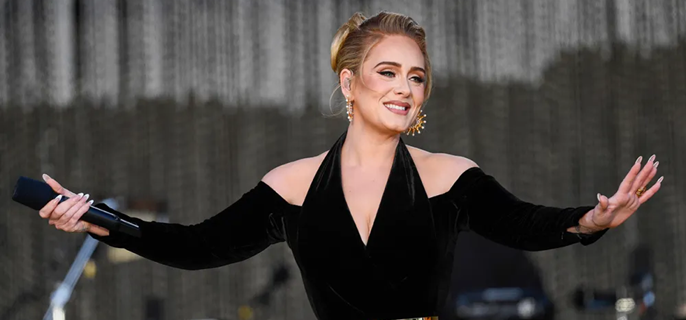 Adele Shuts Down Homophobic Heckler at Las Vegas Concert: “Are You F***king Stupid?” 1