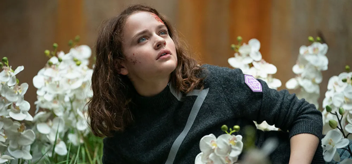 Joey King Fights Against a Dystopian Society’s Pretty Standards in Trailer for Netflix’s ‘Uglies’ 1