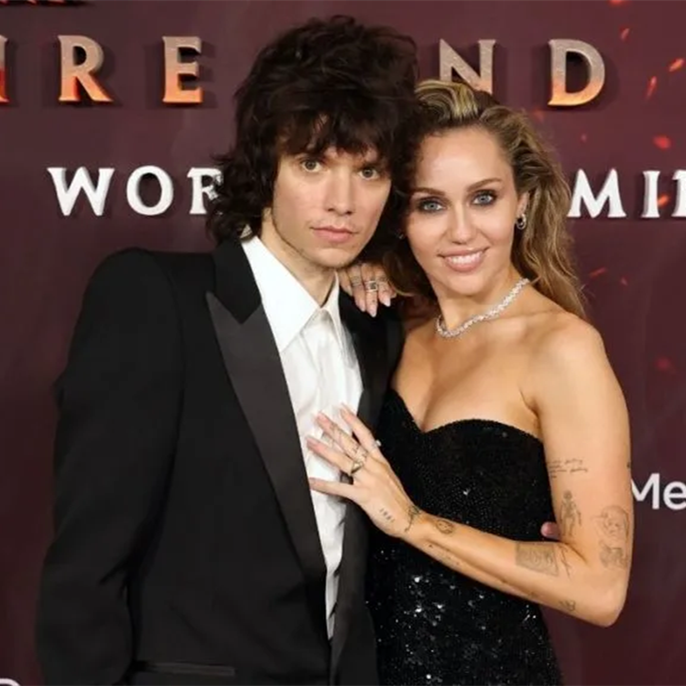 How Much Miley Cyrus&rsquo; Engagement Ring Costs, According to Expert