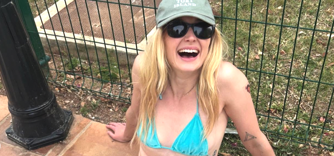 Sophie Turner Shows Off Her Six Pack Amid Speculation That She and Her Boyfriend Broke Up 1