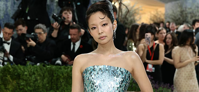 JENNIE Glows Like a Mermaid in 15,000-Sequin Dress at Met Gala 2026 1