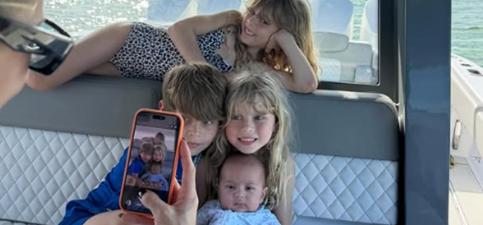 Anna Kournikova and Enrique Iglesias Reveal Baby #4's Name With a New Siblings Photo 1