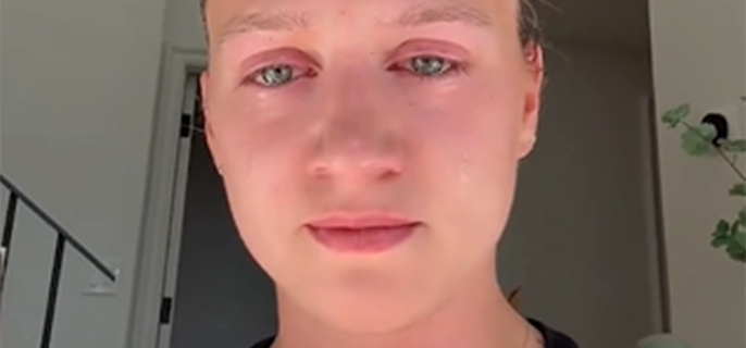 TikToker Anna Sitar Breaks Down in Tears Over Negative Comments 1