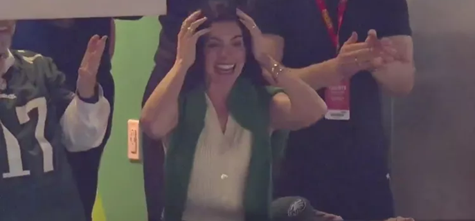 Move Over, Taylor Swift! Anne Hathaway Wins Super Bowl Night With Eagles Fandom 1