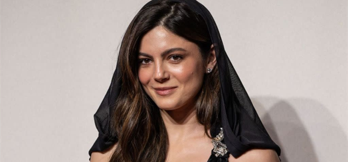 Monica Barbaro Brings Racy Glam to ‘A Complete Unknown’ Red Carpet in New Photos 1