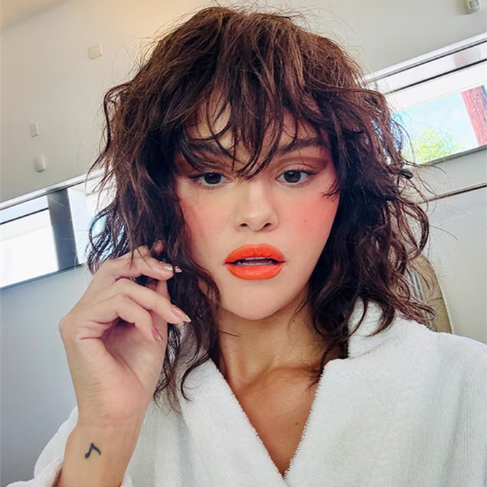 Selena Gomez Unveils Bangin’ New Hair Transformation