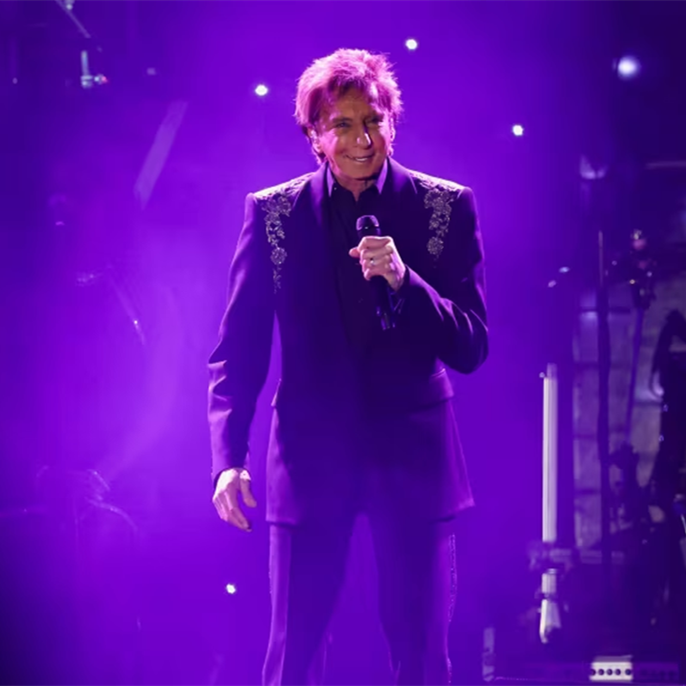 Barry Manilow reveals he has lung cancer