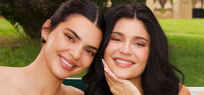 Kendall Jenner Admits She Was “Jealous” of Kylie Jenner Growing Up 1