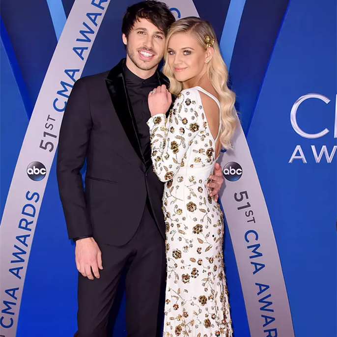 Kelsea Ballerini Stops Concert to Call Out Fans Mid-Song for Slamming Ex-Husband Morgan Evans: 'We're 3 Years Past It'