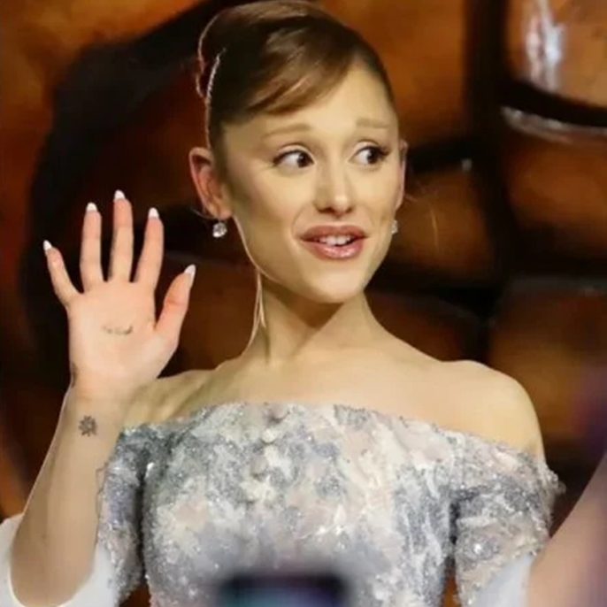 Jennifer Lawrence offers major role to Ariana Grande, singer responds