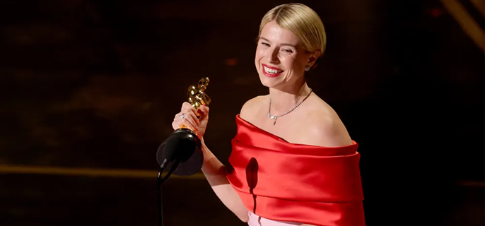 Jessie Buckley Wins Oscar for Best Actress, Dedicates Award to “Beautiful Chaos of a Mother’s Heart” 1