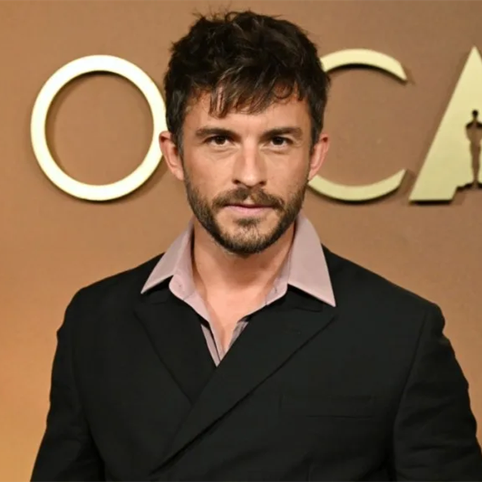 Jonathan Bailey Shares How He Can Top &lsquo;Sexiest Man Alive&rsquo;