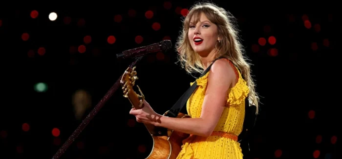 Taylor Swift deals with 'dark side' of fame 1