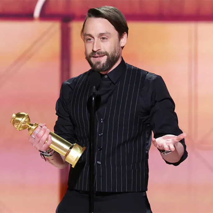 Golden Globe Winner Kieran Culkin Took a Shot With Mario Lopez Before His Speech