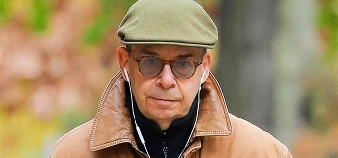 Rick Moranis Takes a Stroll in N.Y.C. During Rare Public Outing After Leaving Hollywood 1