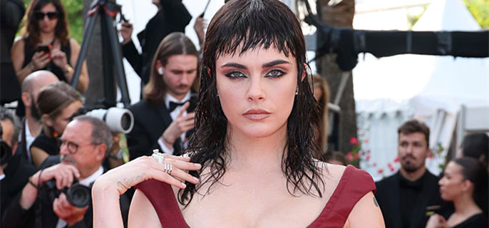 Cara Delevingne Is Nearly Unrecognizable in Her Darkest Hair Transformation Yet 1