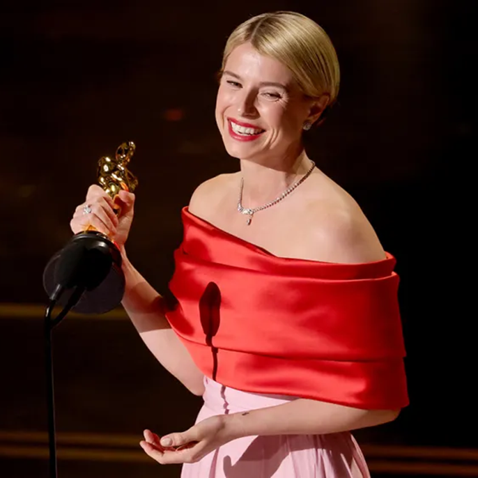 Jessie Buckley Wins Oscar for Best Actress, Dedicates Award to &ldquo;Beautiful Chaos of a Mother&rsquo;s Heart&rdquo;