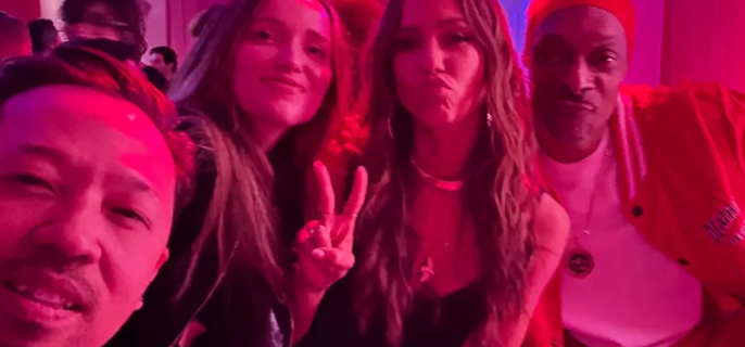 Jessica Alba Parties With Sofia Vergara, Paris Hilton and Snoop Dogg Amid Divorce 1