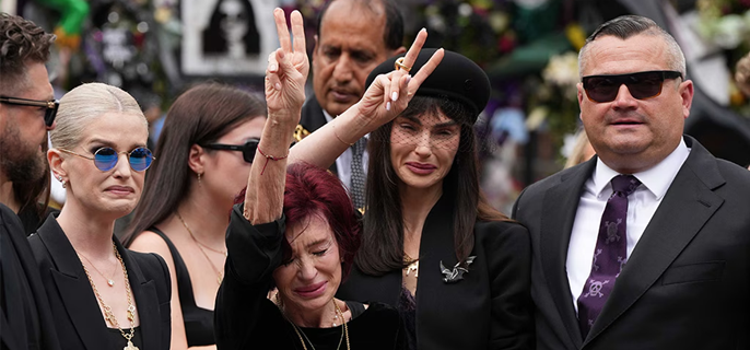 Ozzy Osbourne's Kids Aimee Osbourne, Kelly Osbourne & Jack Osbourne Tearfully Say Goodbye at Funeral 1