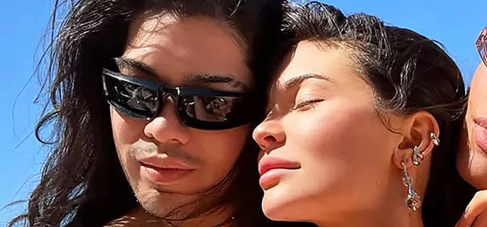 Kylie Jenner 'Shocked' by Hairstylist Jesus Guerrero's Death and Is Covering Funeral Expenses 1