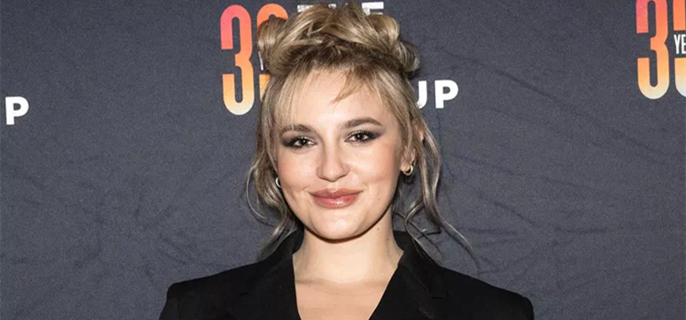 Tim McGraw and Faith Hill's Daughter Gracie Reveals She Identifies as Queer in Celebratory Pride Month Post 1