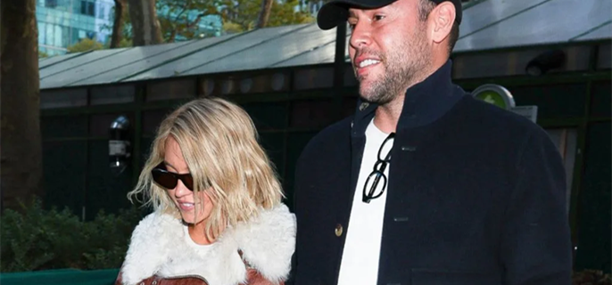 Sydney Sweeney Spotted Sitting on Scooter Braun’s Shoulder at Stagecoach 1