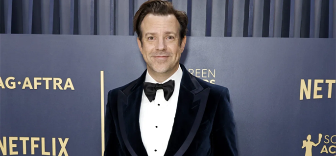 Jason Sudeikis Remembers Uncle George Wendt as “an Incredible Influence” 1