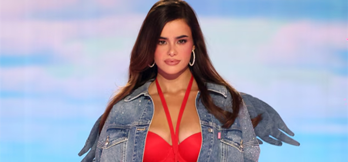 Euphoria's Barbie Ferreira Makes Victoria's Secret Fashion Show Debut 1