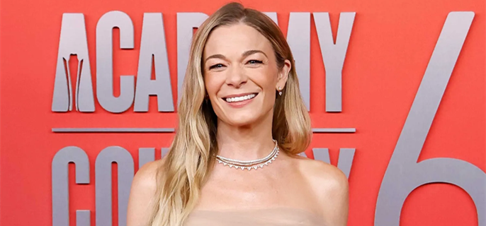 LeAnn Rimes says she 'panicked' after teeth fell out onstage 1