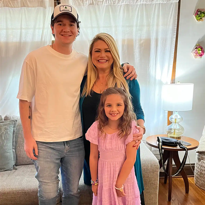 8-Year-Old Swiftie Sent Neighbor a Paper Airplane Asking Him to Play Her a Song. Then Taylor Swift Got Involved