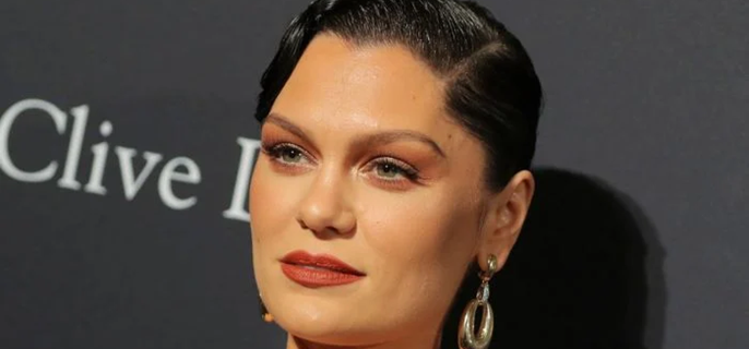Jessie J fights back tears as she shares cancer update 1