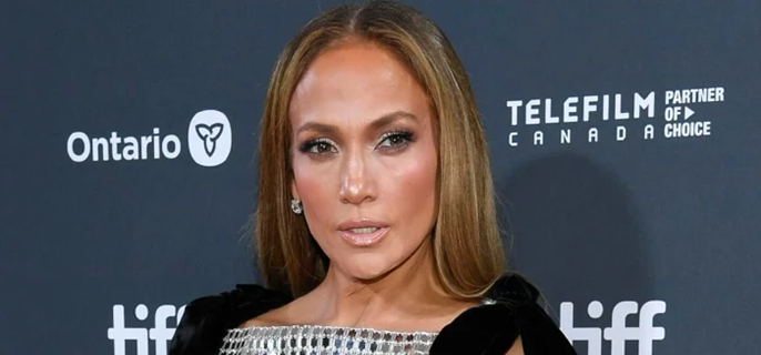 Jennifer Lopez's viral moment: A slip-up on stage sparks debate 1